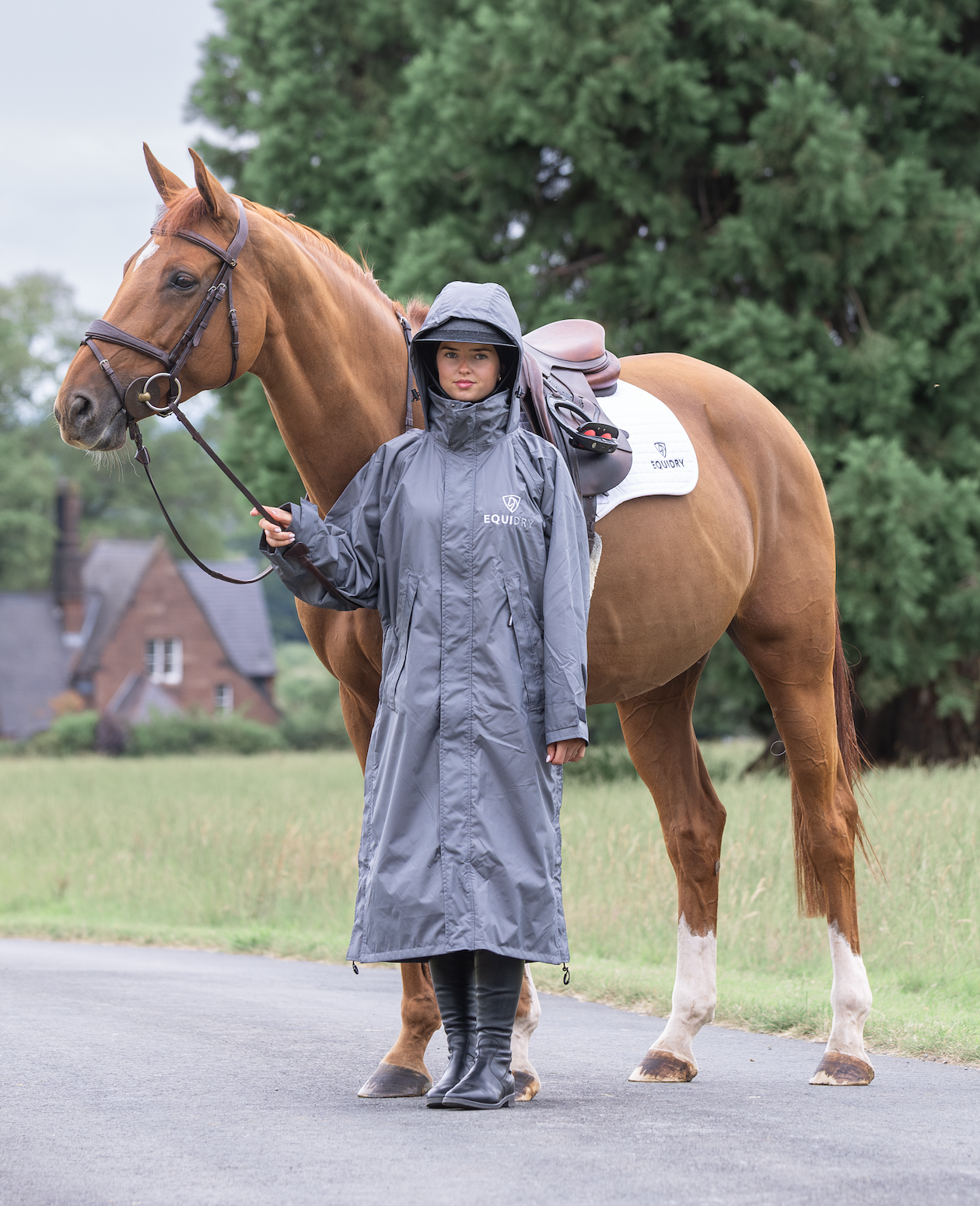 Equidry Evolution Grey Raincoat for Horse Riding Women. Waterproof coat with horse.