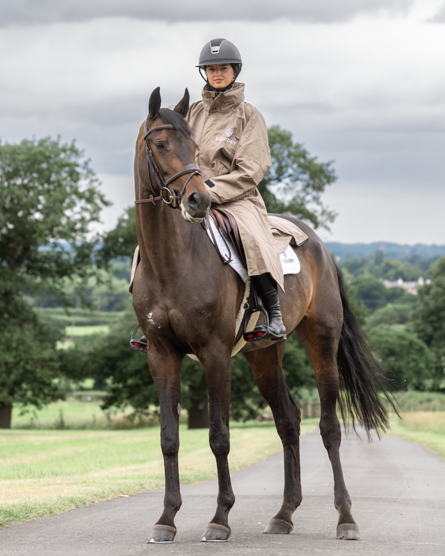 EQUIDRY Evolution Taupe: Woman Rider in Waterproof Horse Riding Coat
