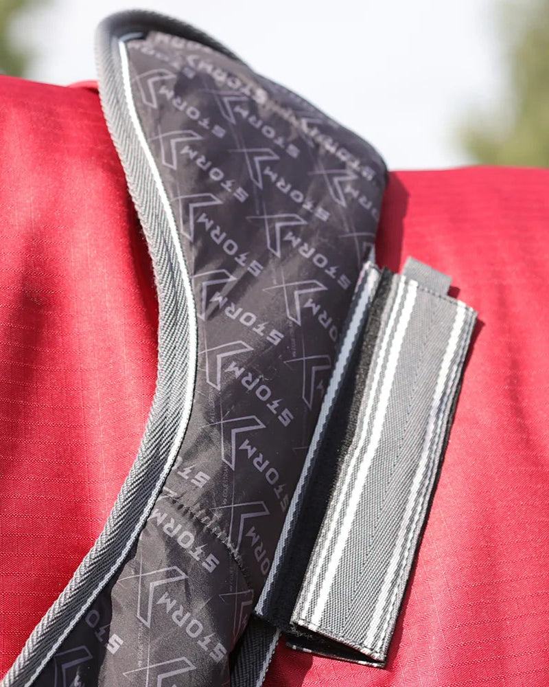 StormX Empra Burgundy Turnout Rug: Detachable Neck horse blanket close-up