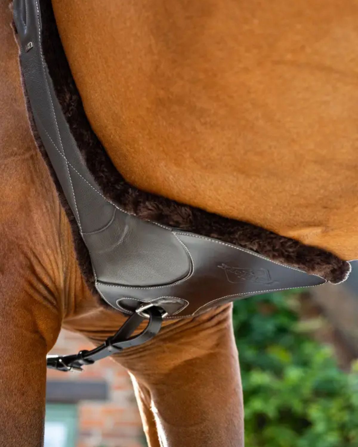 LeMieux Arika Simuwool Contoured Long Stud Girth Brown