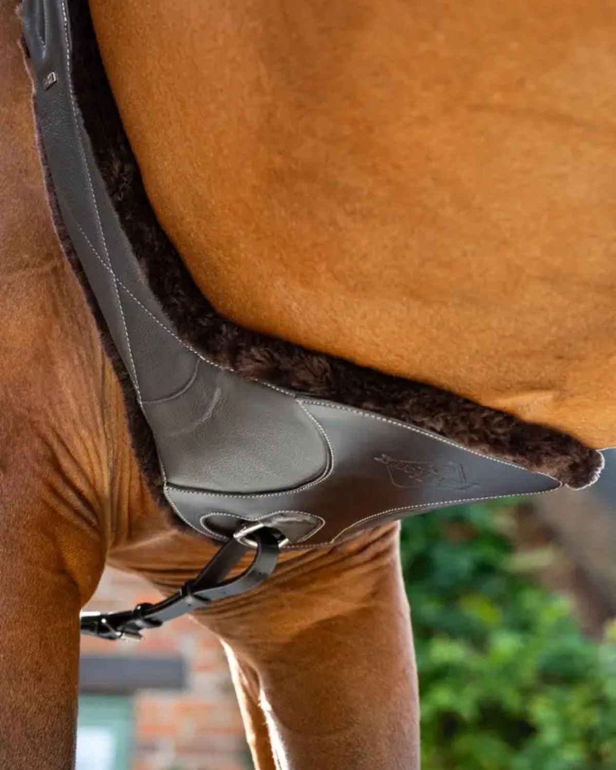 LeMieux Arika Simuwool Contoured Long Stud Girth Brown