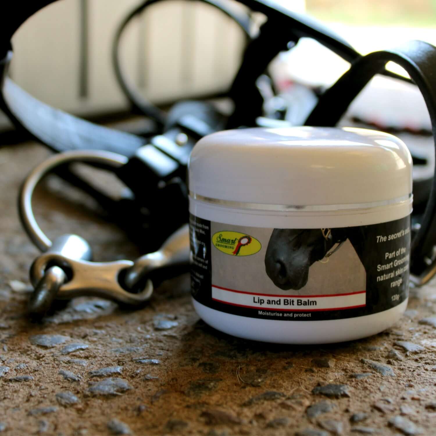 Smart Grooming Lip and Bit Balm for Horses: Moisturizing and Protecting Balm with Beeswax, Sunflower Oil, and Shea Butter.