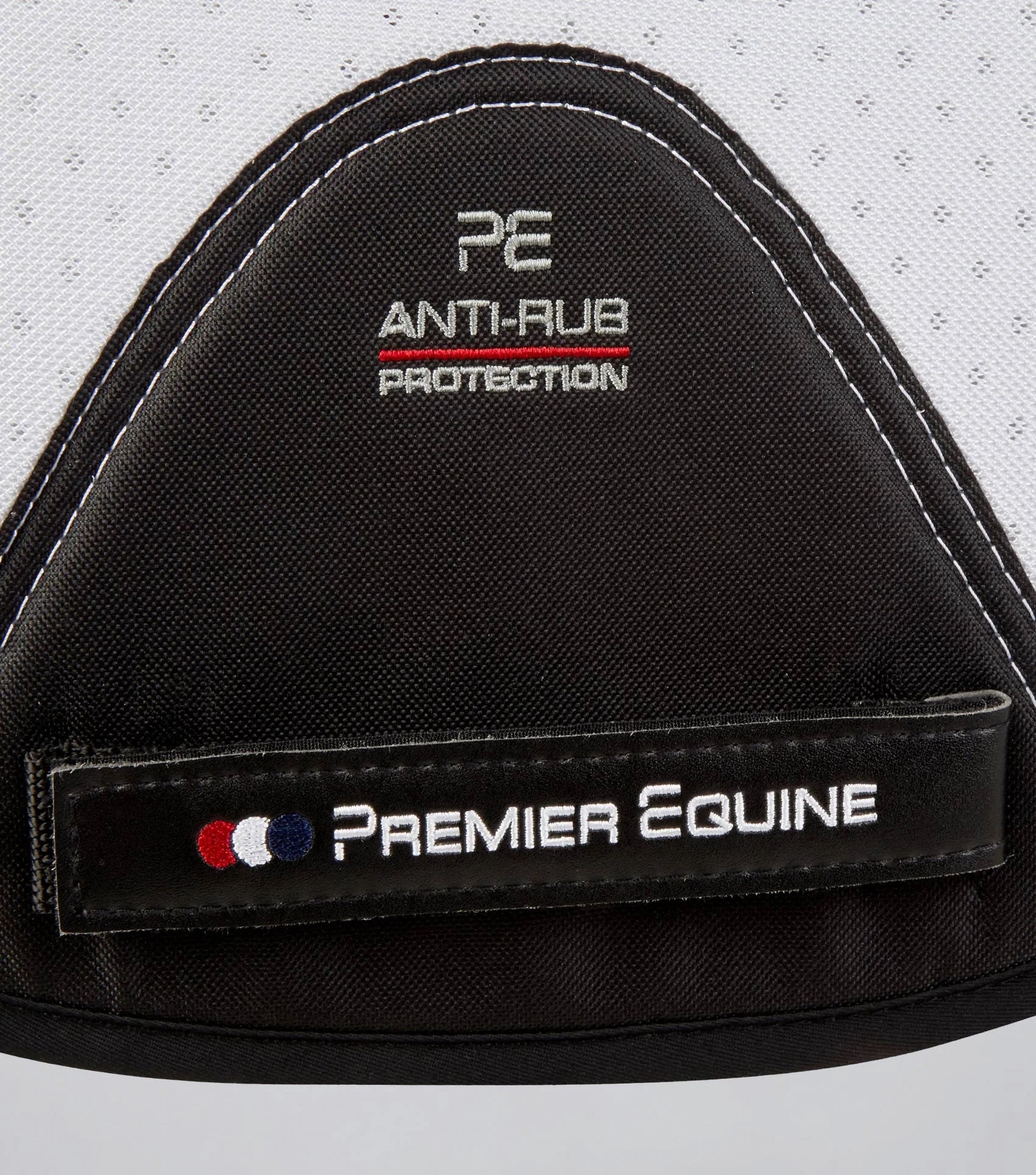 Premier Equine Airtechnology Anti-Slip GP/Jump Square Saddle Pad. White close contact saddle pad detail.