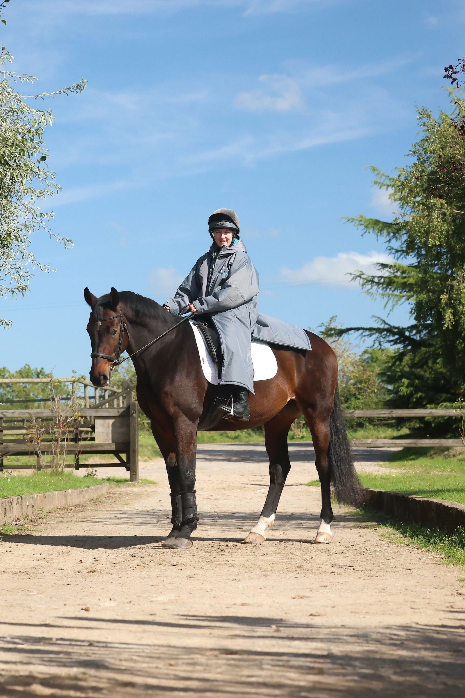 EQUIDRY waterproof horse riding raincoat All Rounder Original thick fleece Women's Charcoal/Turquoise rider on horse