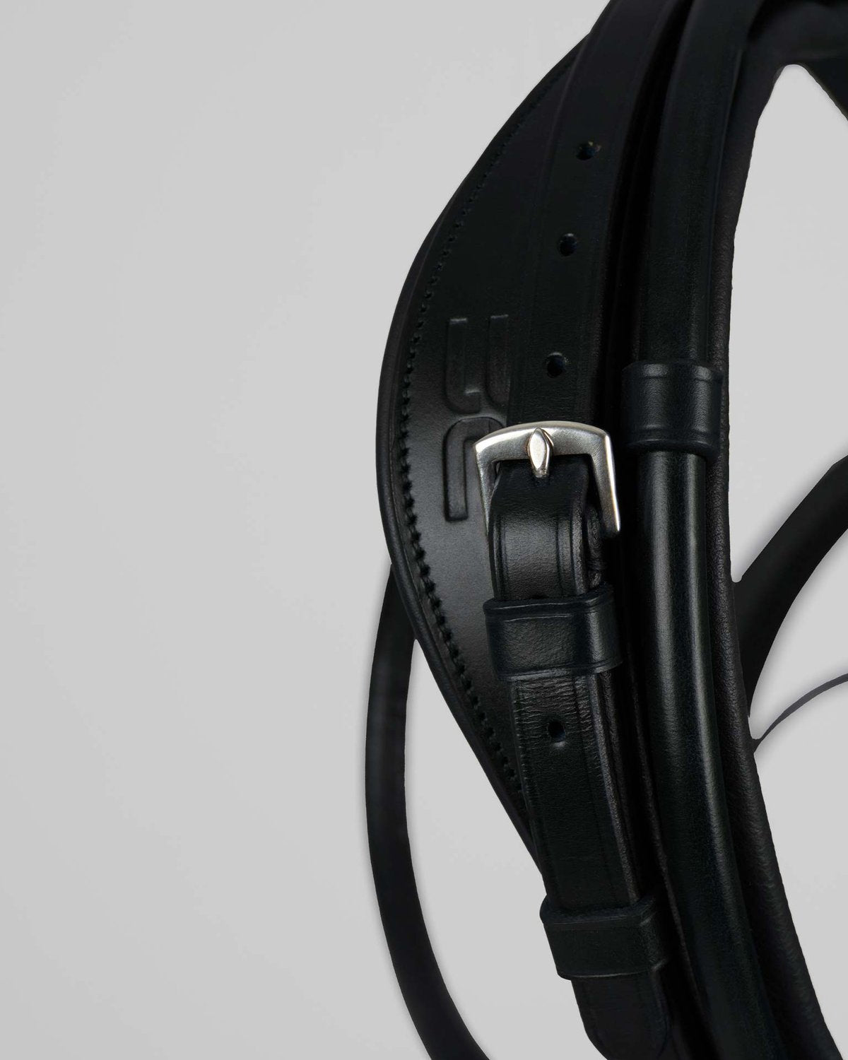 PREMIER EQUINE Finetti Black Leather Snaffle Bridle: Rolled leather, anatomical design, and stainless steel fixtures for comfort.