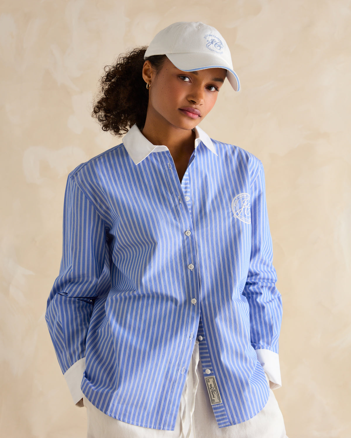 Joules Daley White Cap: Cotton twill baseball cap with embroidered logo. Stylish sun protection for women. Buy from Equiflair!