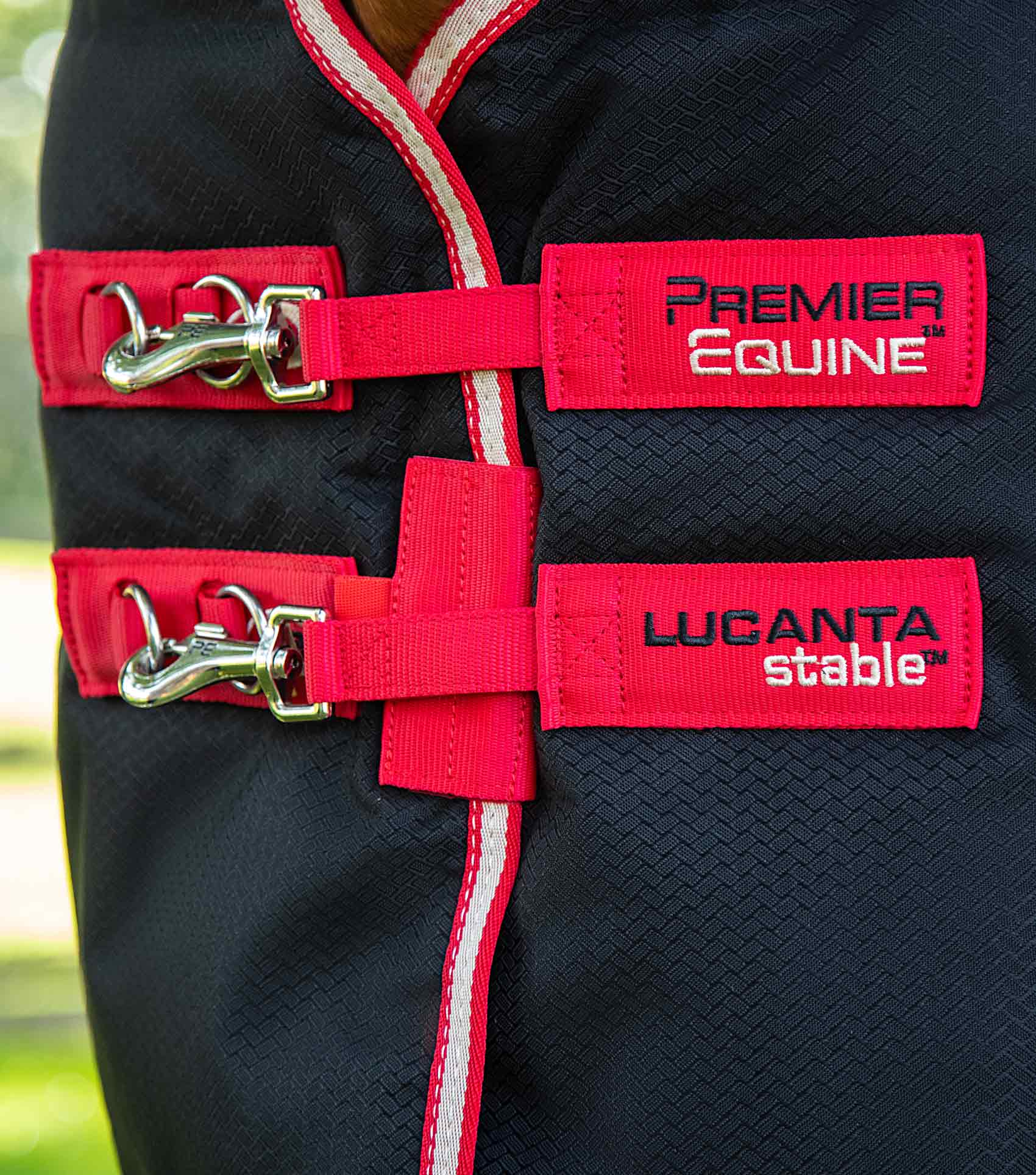 PREMIER EQUINE Lucanta Stable Rug 200g Black - Comfort & Protection | Equiflair