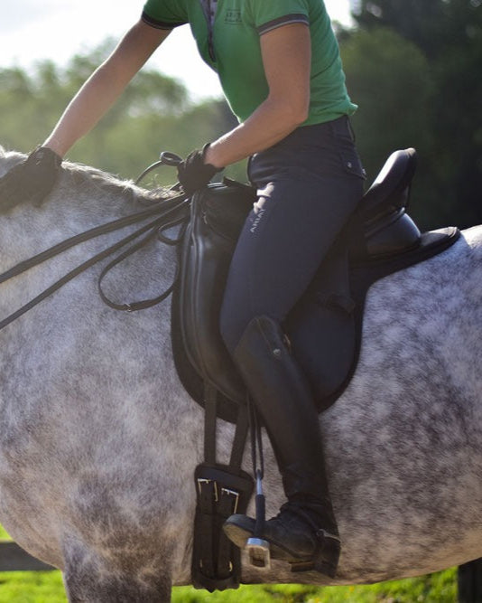 Thinline Seat Saver Black on horse saddle: Equestrian riding comfort and stability.