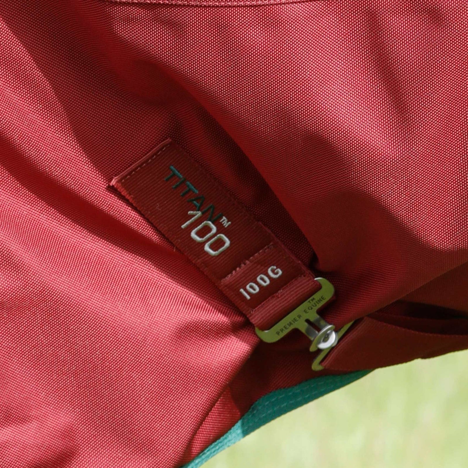 Premier Equine Titan 100g Turnout Rug - Burgundy horse blanket detail