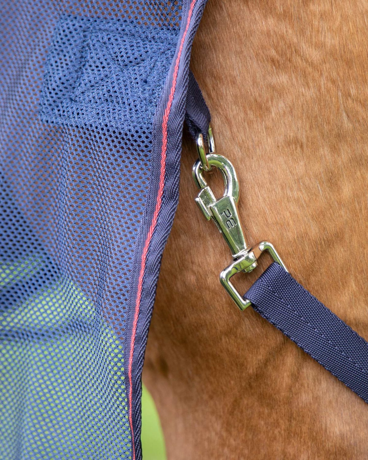 PREMIER EQUINE VENTOSO MESH COOLER Navy: Close-up of horse cooler for equine cooling.