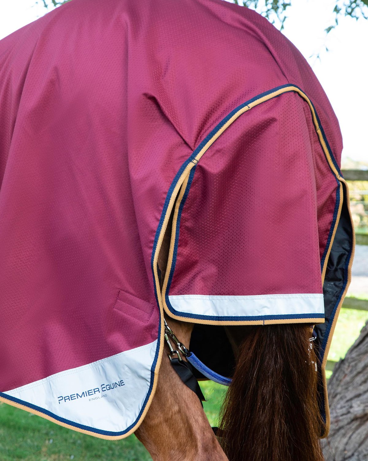Premier Equine Akoni 0G Turnout Rug: Wine, Waterproof Horse Blanket with Neck Cover. Lightweight Summer/Autumn Protection