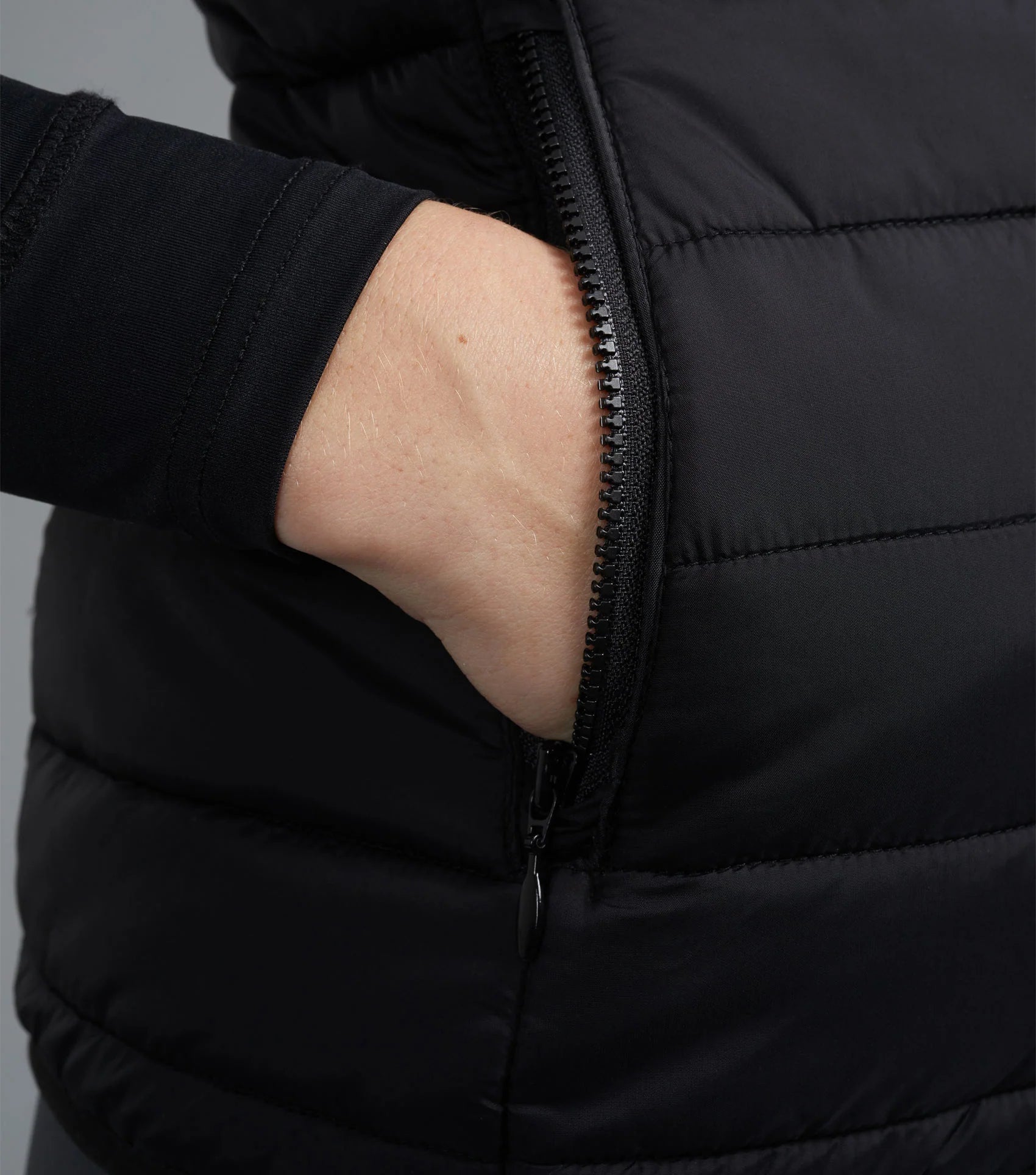 PREMIER EQUINE Dante Black Riding Gilet: Quilted, Moisture-Wicking Equestrian Vest