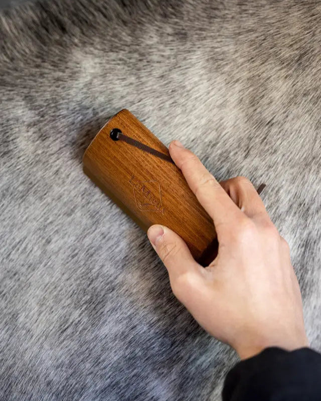 LEMIEUX Artisan Shedding Comb Brown: Gentle Hair Removal for Horses & Pets - Ergonomic Grooming Tool