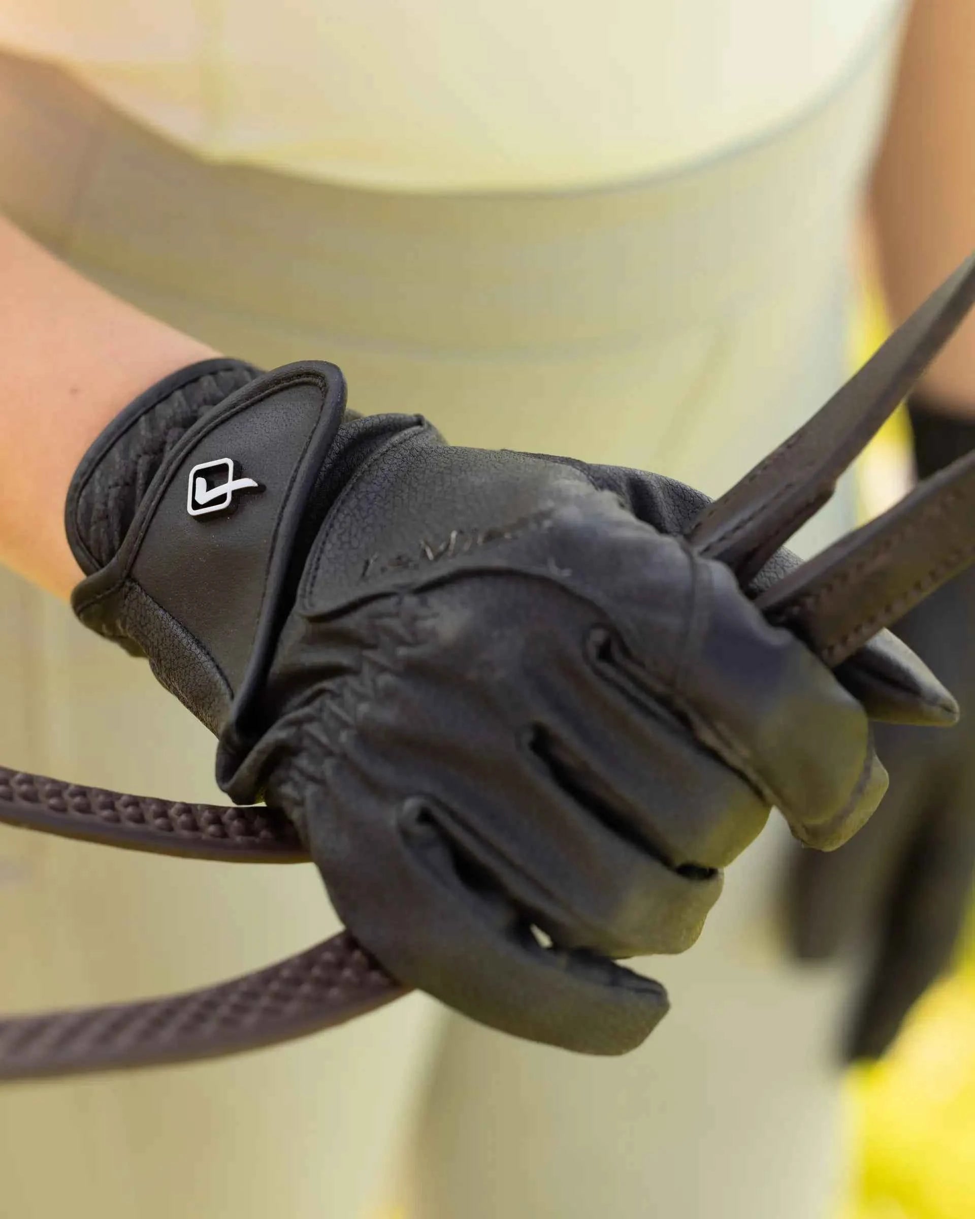 LeMieux Close Contact Glove Black