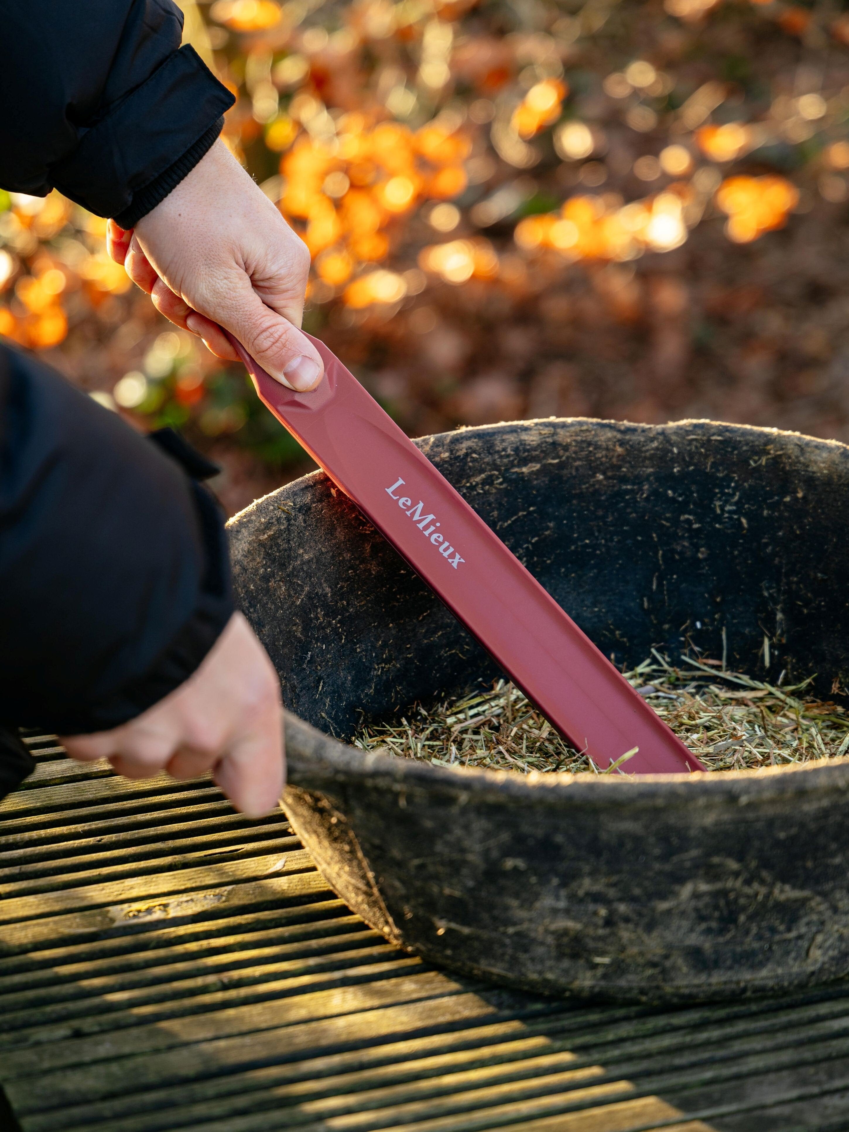 LeMieux Feed Stirrer Red