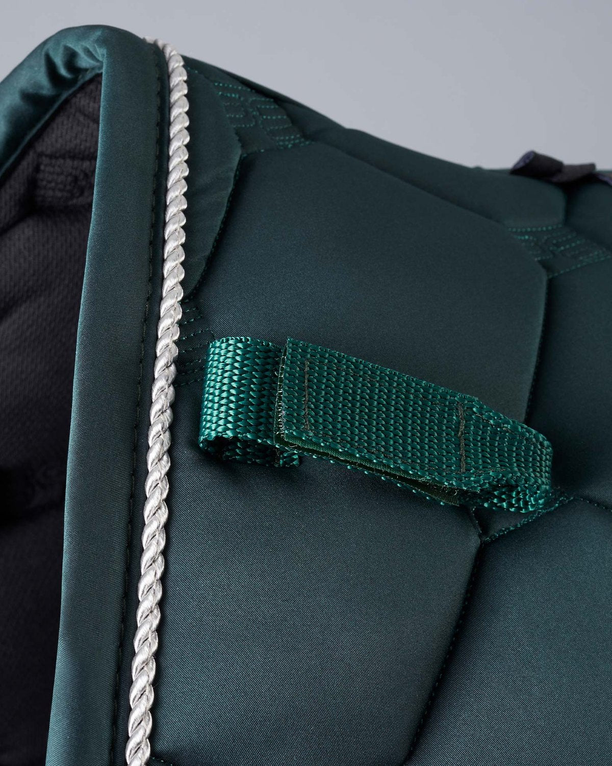 Premier Equine Saltare Olive Green Close Contact Jump Saddle Pad with High Wither Design and Silver Rope Detailing