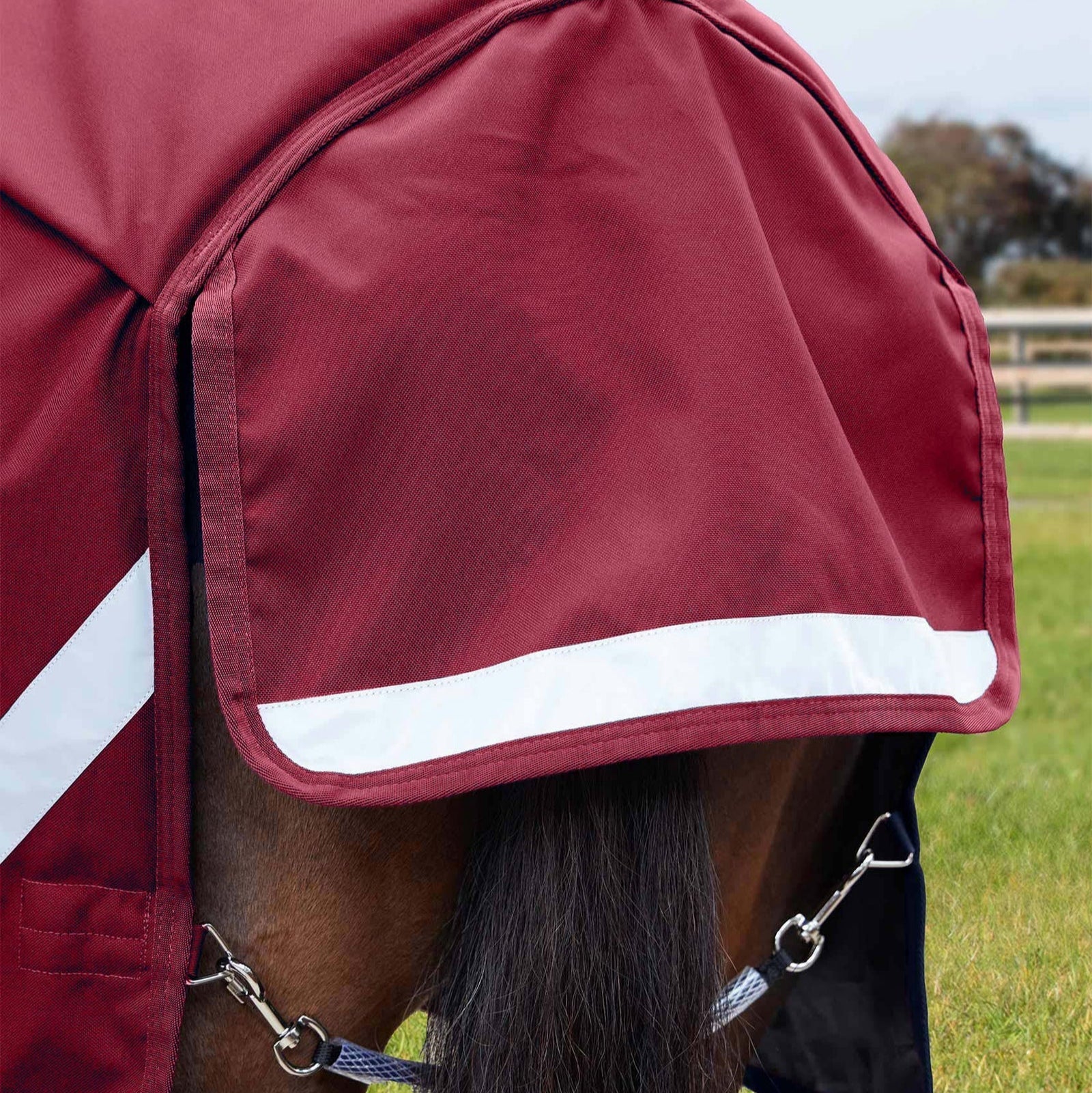 PREMIER EQUINE Stratus Burgundy 400g Turnout Rug with Neck Cover for Horse
