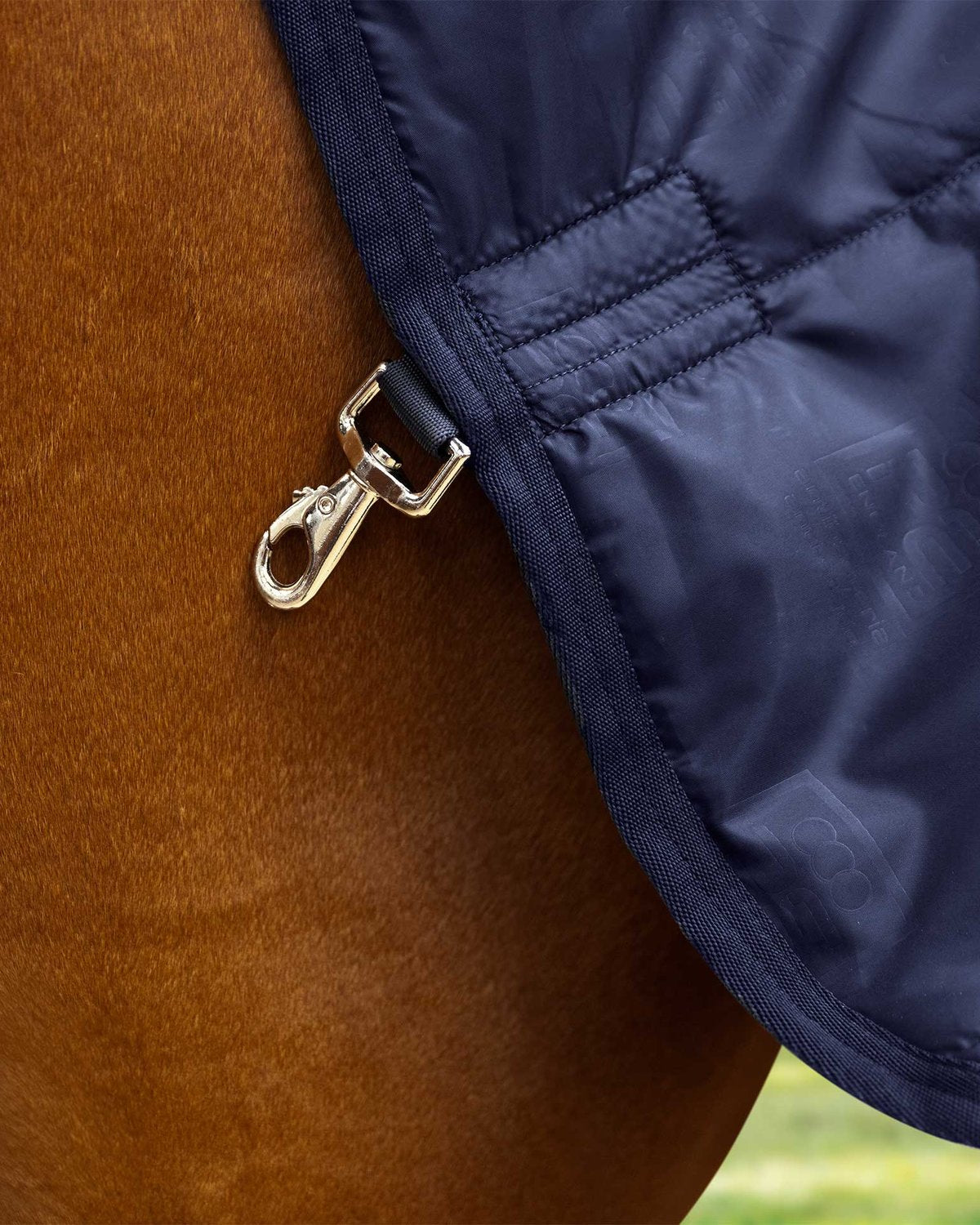 PREMIER EQUINE STRATUS RUG LINER 300G NAVY close up detail, Horse Rug Liner Attachment