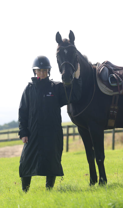 EQUIDRY women's thin fleece long waterproof horse riding coat in black/peacock pink with horse lifestyle 