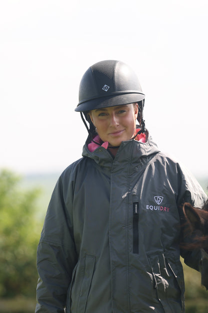 EQUIDRY women's thin fleece long waterproof horse riding coat in charcoal/penelope pink lifestyle
