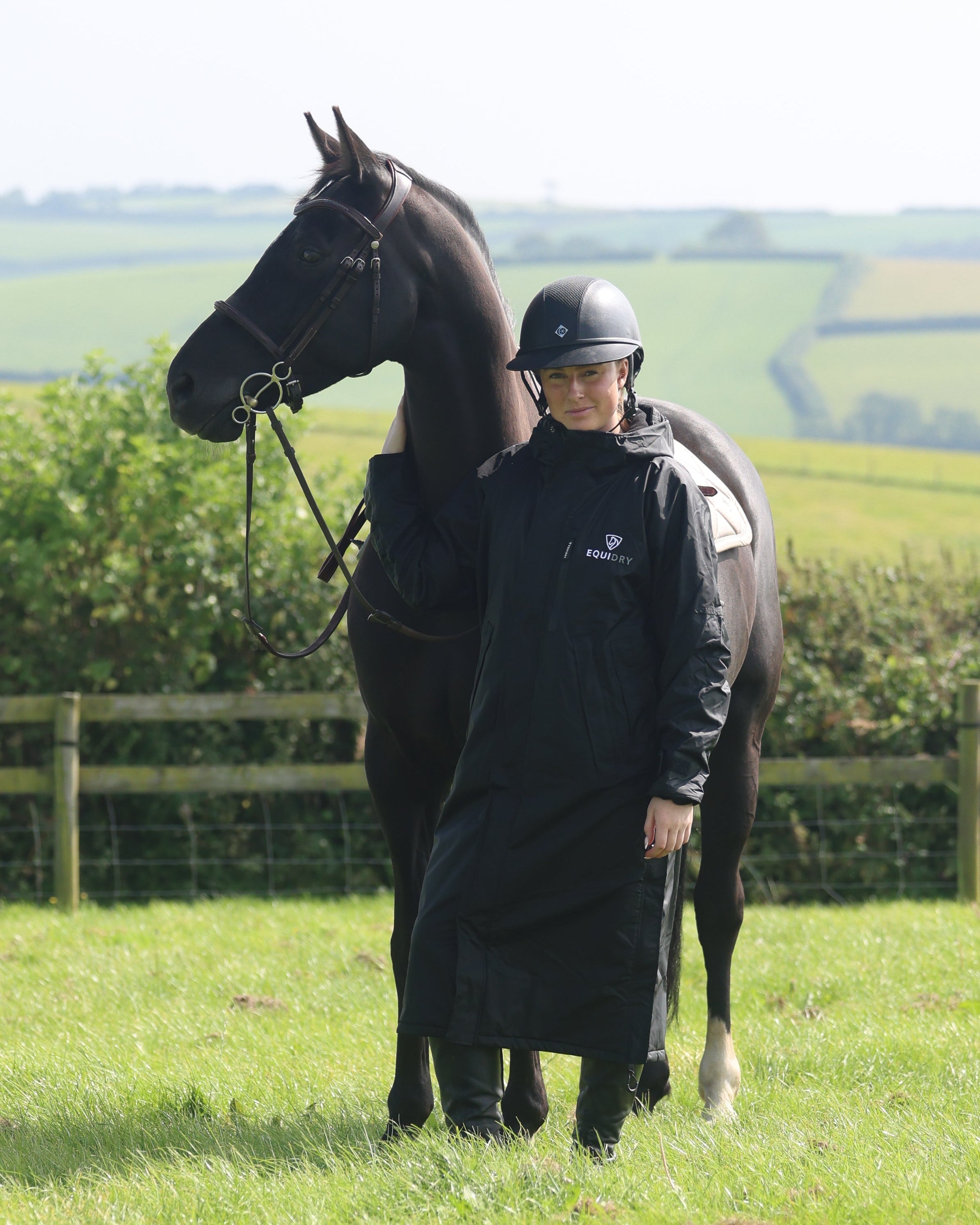 EQUIDRY women's thin fleece long waterproof horse riding coat in black/black with horse