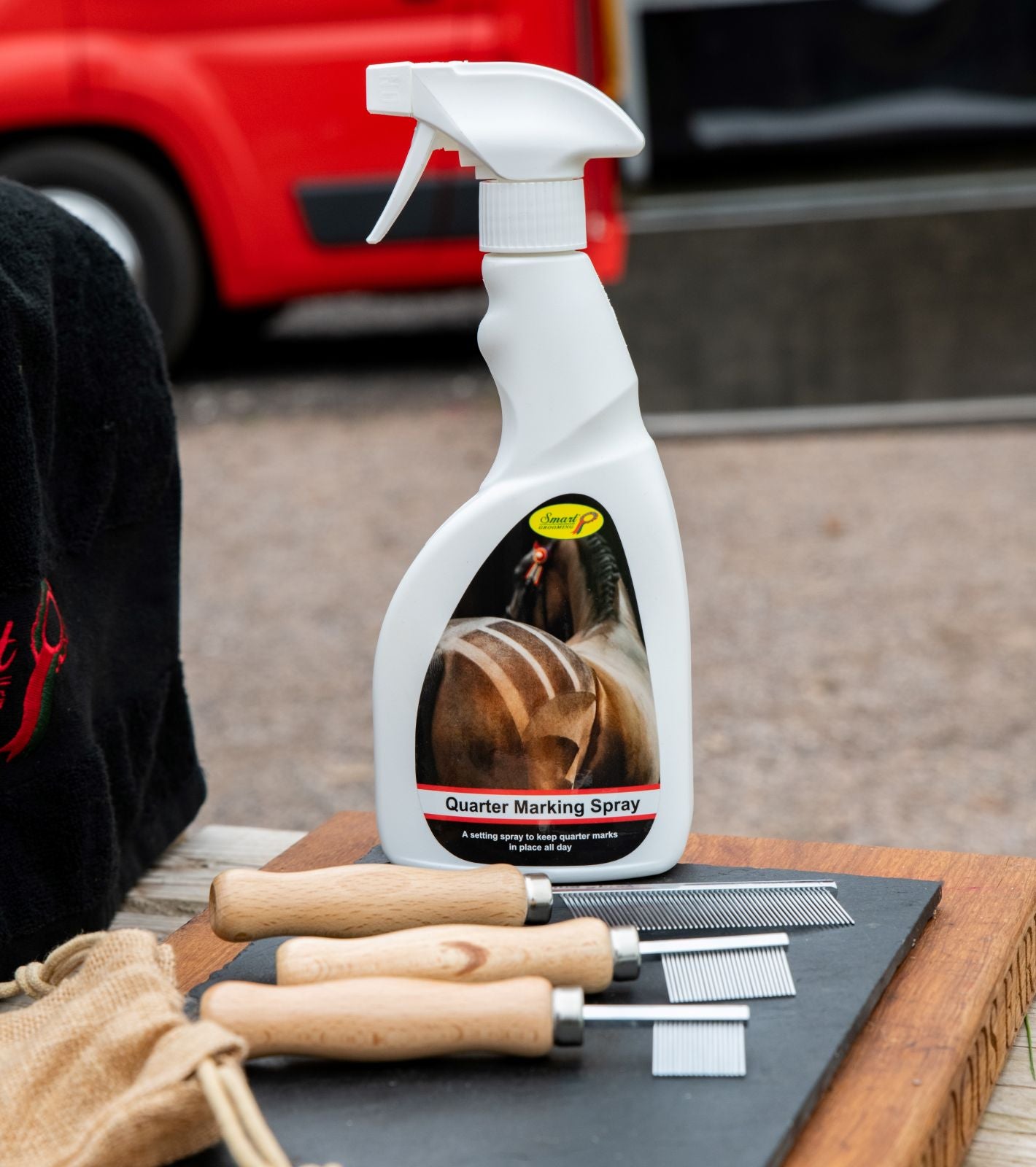 Quarter Marking Spray by Smart Grooming for Horses. Sets quarter marks