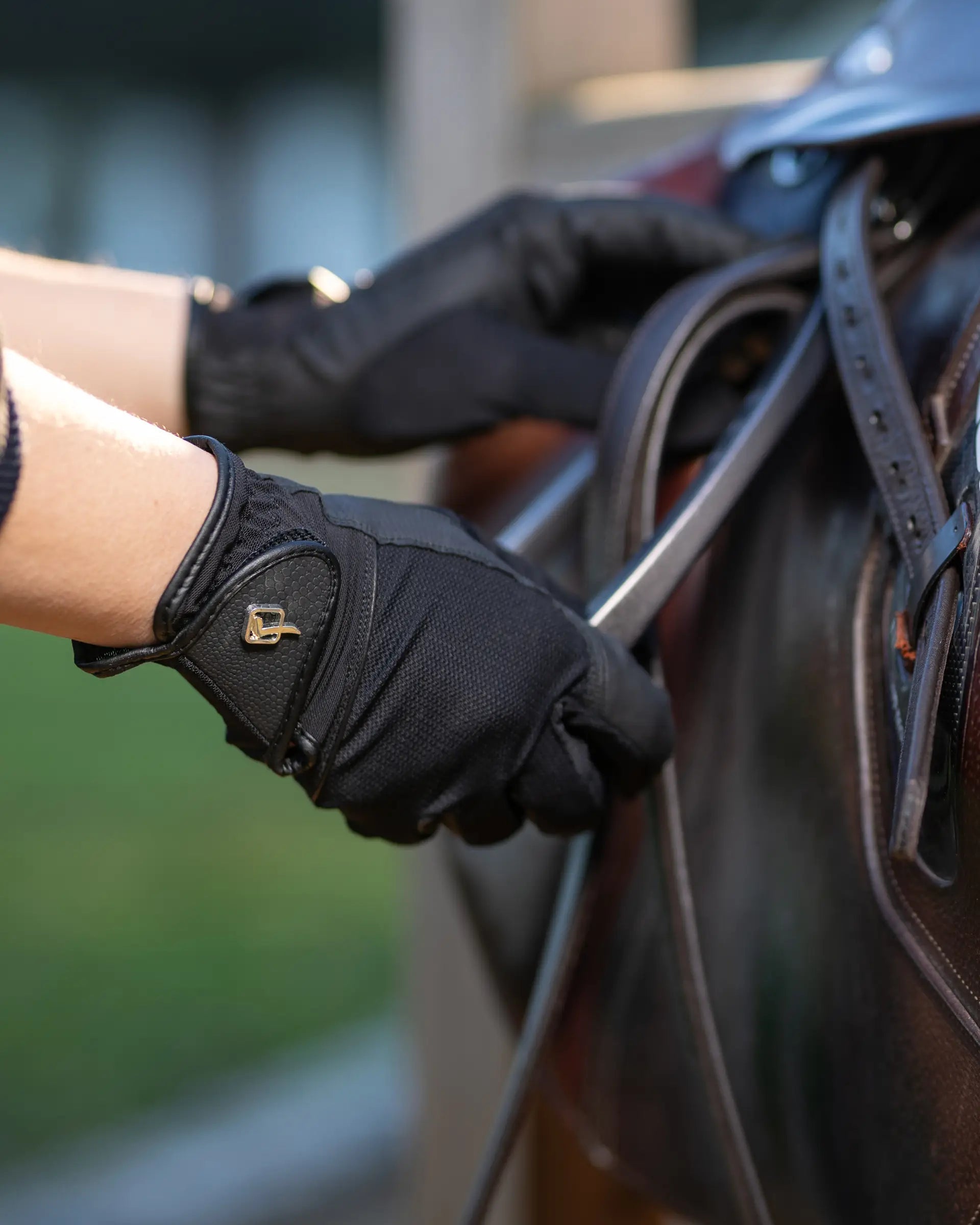 LEMIEUX PRO MESH GLOVE BLACK - Equiflair: Premium, Breathable Horse Riding Gloves for Summer. Secure Grip. Lightweight Comfort.