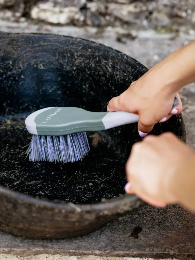 LeMieux Bucket Brush Lilac/Rosemary