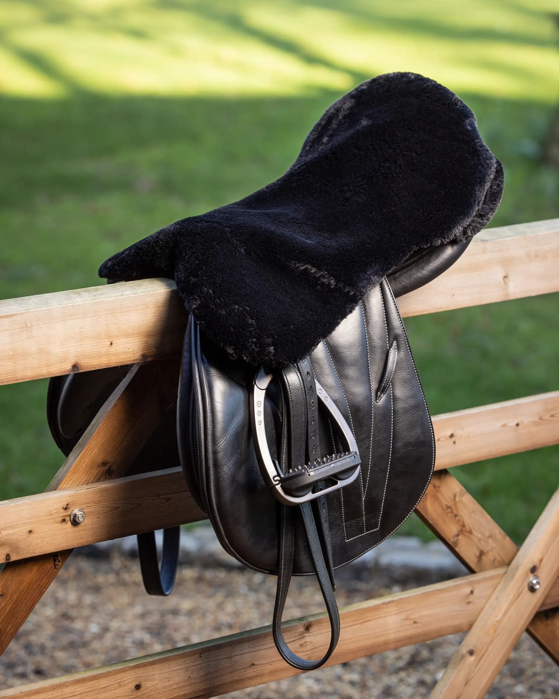 LeMieux Simuwool Seat Saver Black