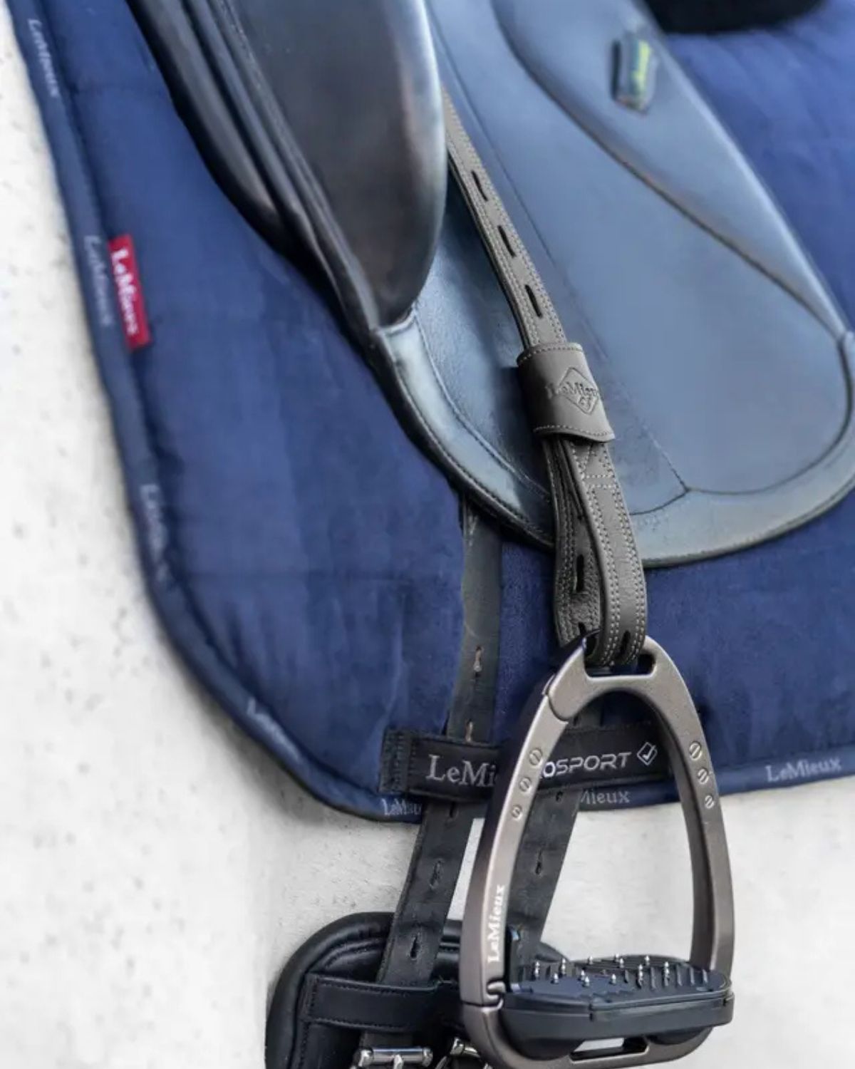LeMieux Vector Close Contact Stirrup Leather Black
