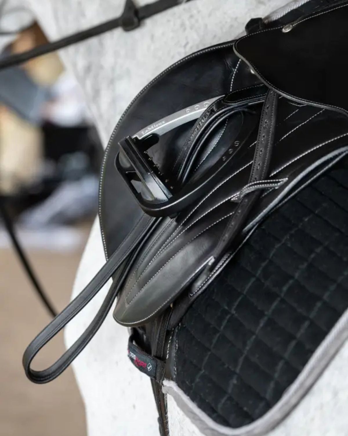 LeMieux Vector Stirrup Leather Black