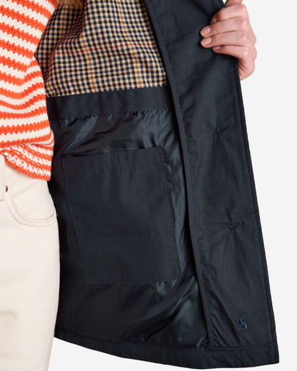 JOULES RAINMORE NAVY WATERPROOF BUTTON THROUGH RAINCOAT - Interior pocket detail