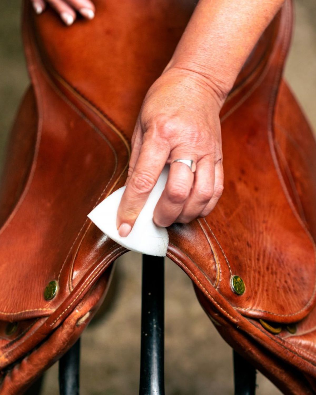 Cleaning a Leather Saddle with Renapur Balm: Leather Care & Maintenance