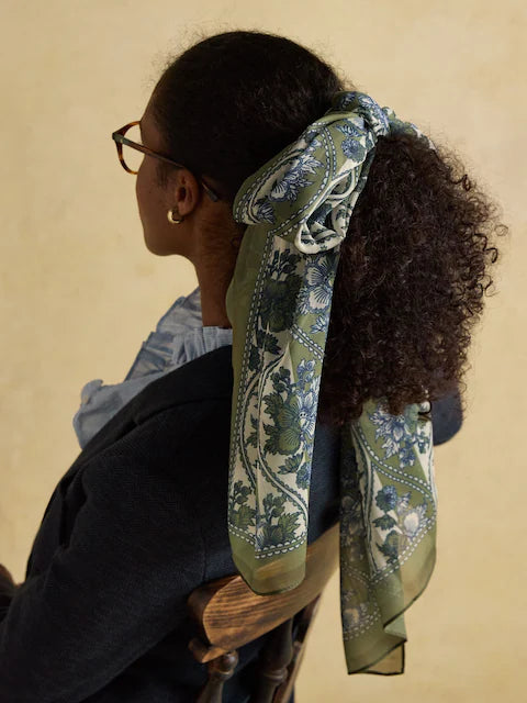 Joules Abberton Khaki Green Lightweight Scarf: Floral Print Fashion Accessory