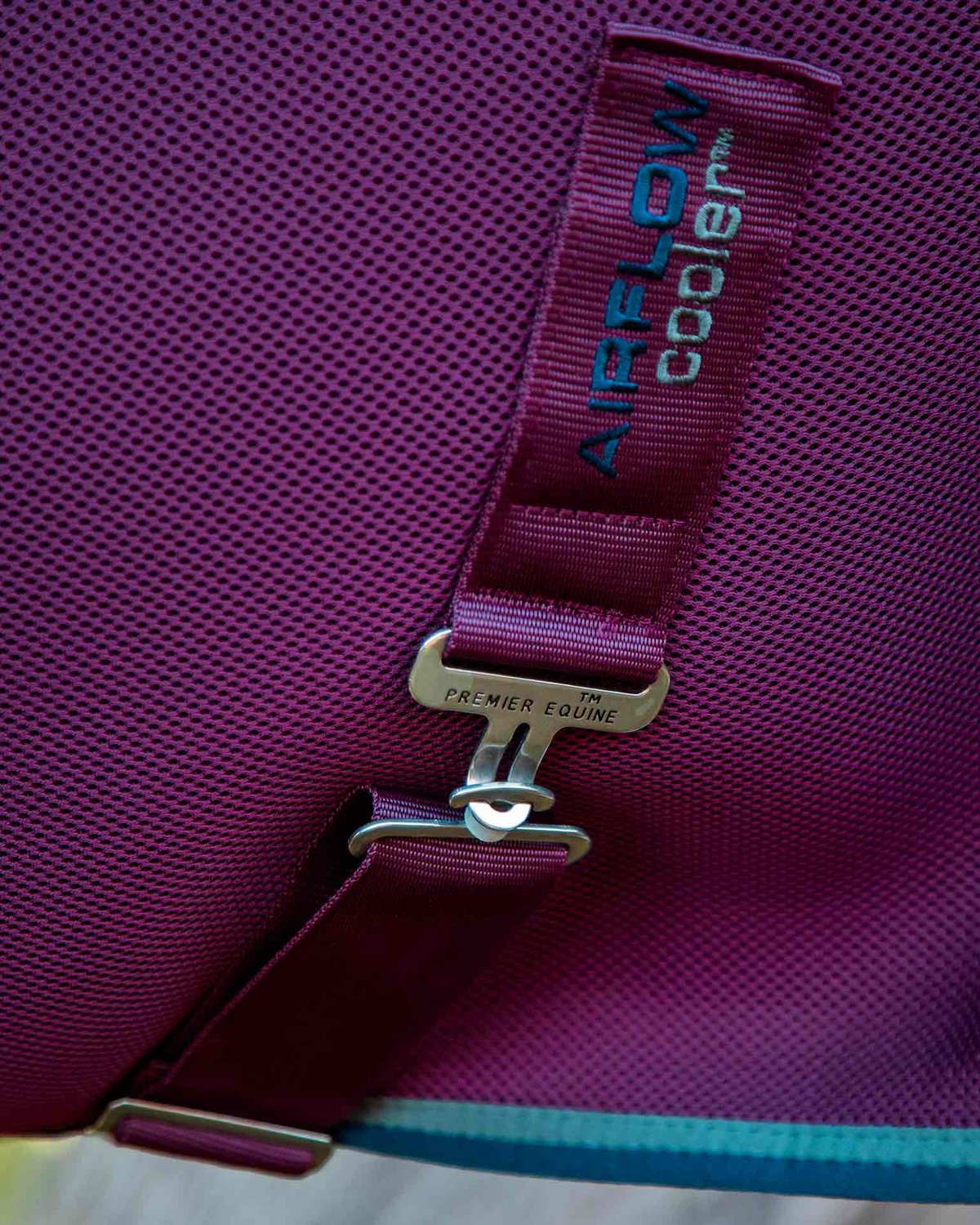 Premier Equine Airflow Cooler Rug Burgundy: Breathable Horse Cooling Blanket. Horse rug detail.