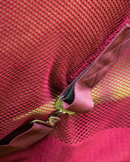 PREMIER EQUINE ARISCA SCRIM COOLER BURGUNDY: Horse cooling mesh rug close-up.