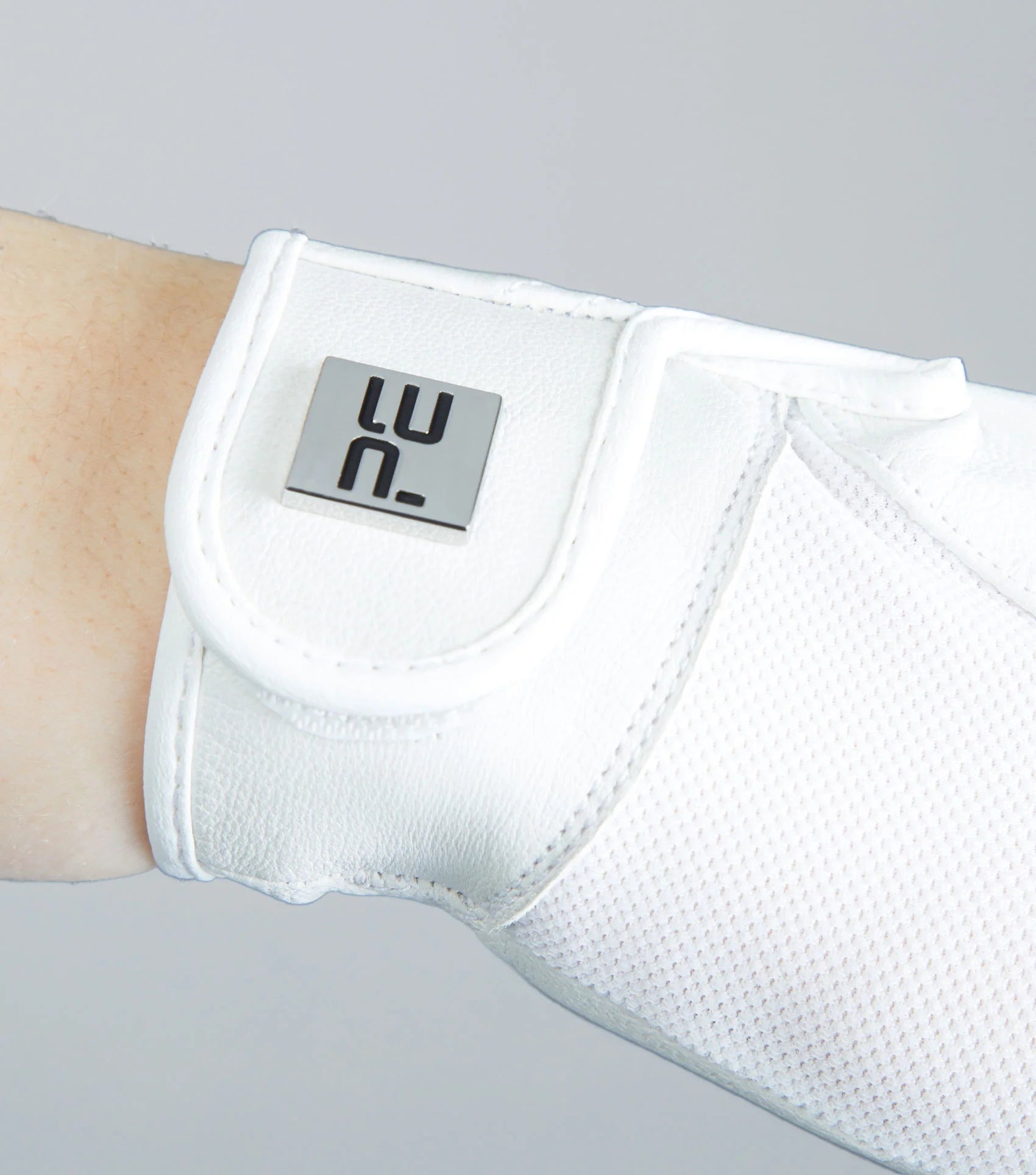 PREMIER EQUINE White Leather Mesh Riding Gloves - Comfortable Equestrian Gear