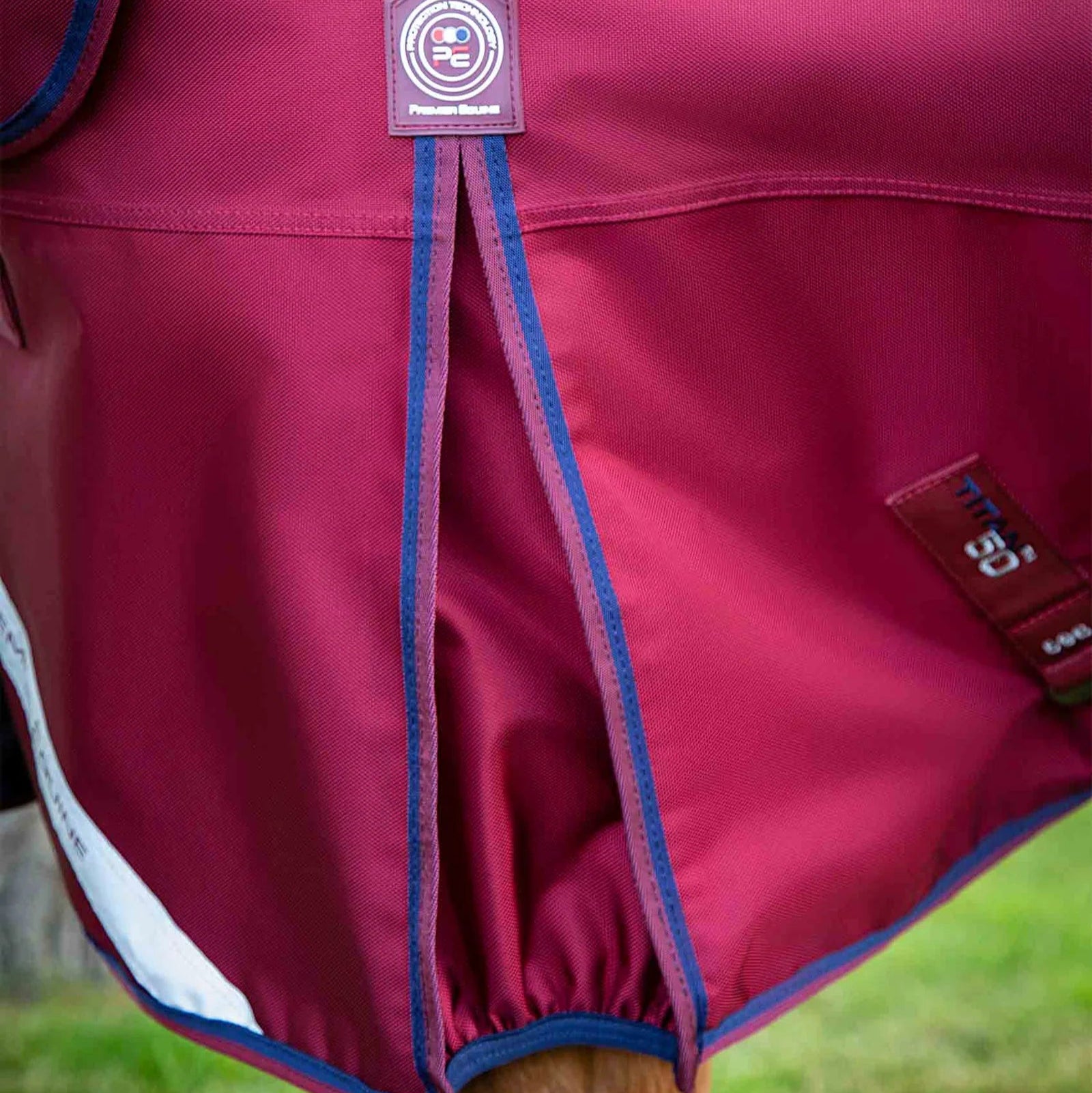 Premier Equine Titan 50g Turnout Rug with Classic Neck Cover Burgundy