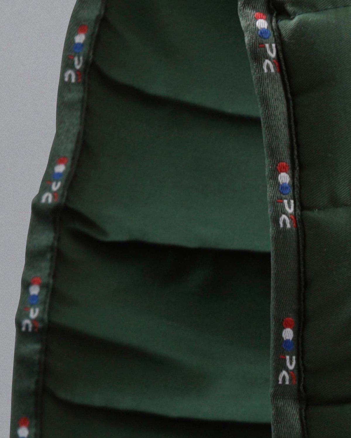 PREMIER EQUINE BUSTER Reversible Saddle Pad Green: Close-up equestrian horse equipment for training.
