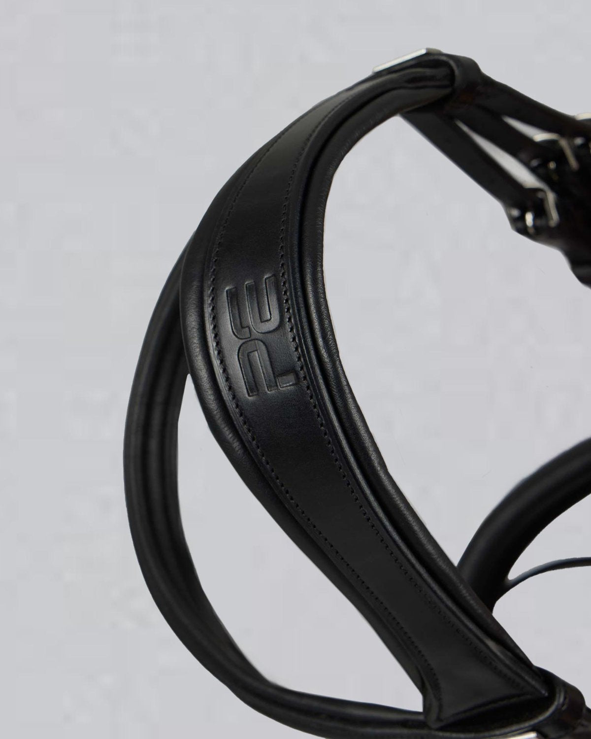 Black Premier Equine Anatomical Bridle: Close-up of high-quality Italian leather design for horse riding comfort.