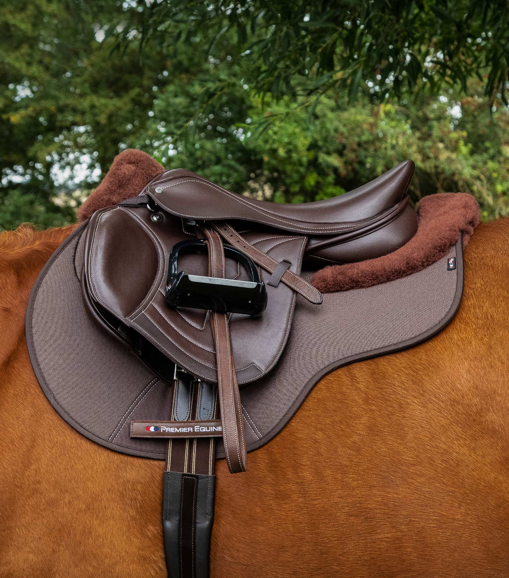 PREMIER EQUINE Close Contact Airtechnology Shockproof Wool GP/Jump Saddle Pad - Brown. Superior horse riding comfort & protection!