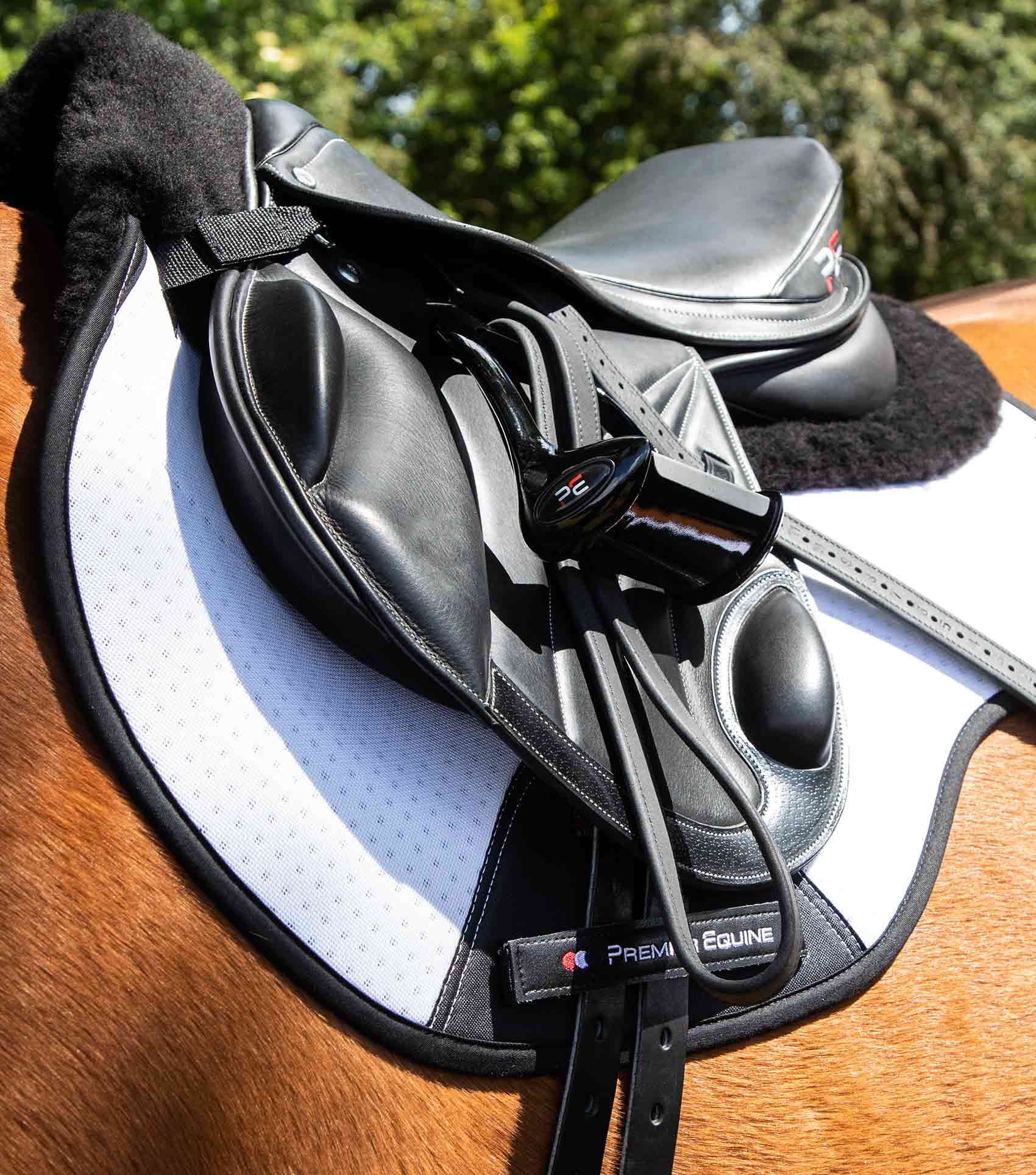 Premier Equine Close Contact Saddle Pad - GP/Jump Square, Shockproof Wool, Airtechnology, White/Black. Horse Riding Equipment.