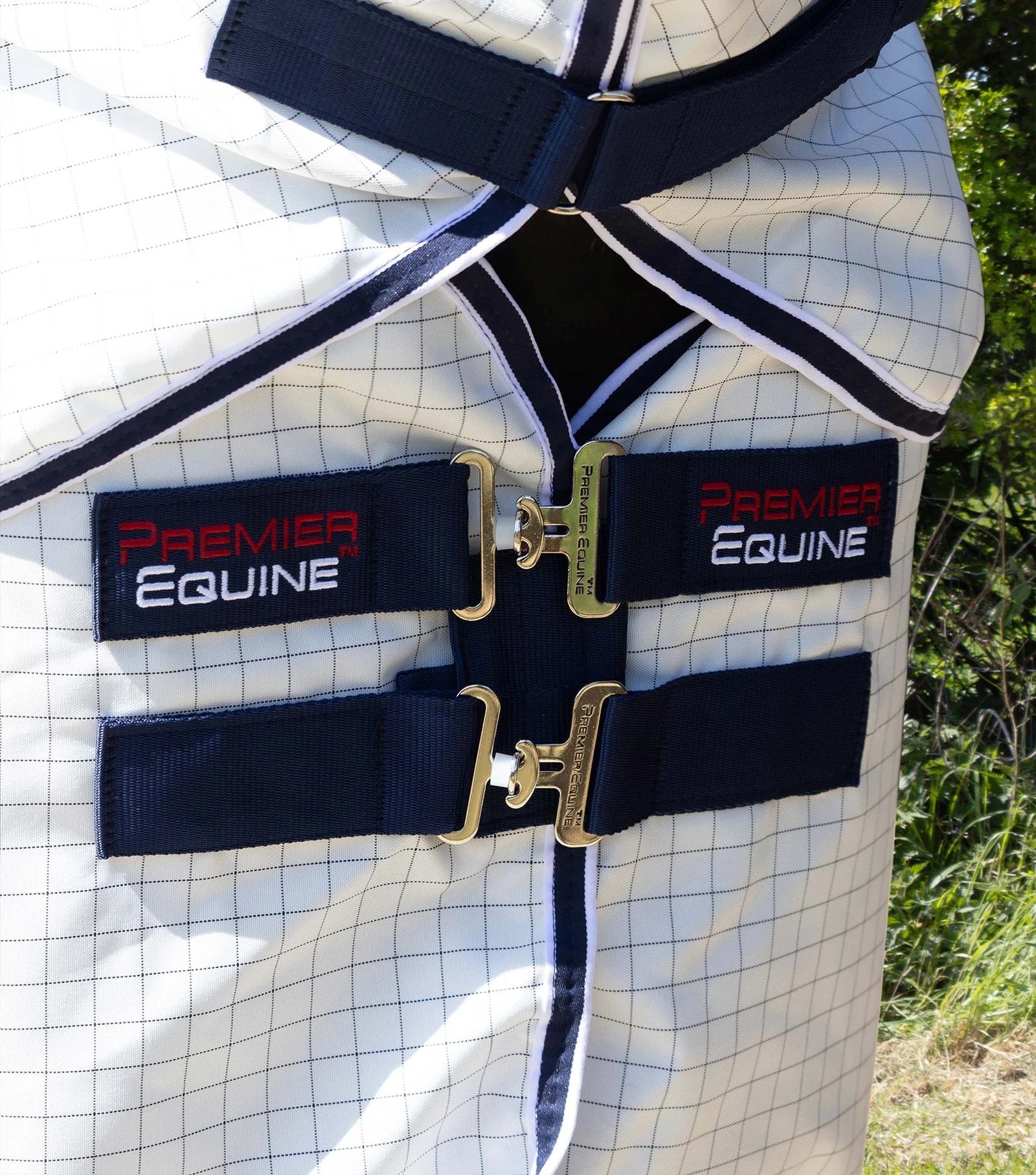 Premier Equine Cotone Stable Sheet with Neck Cover White/Navy
