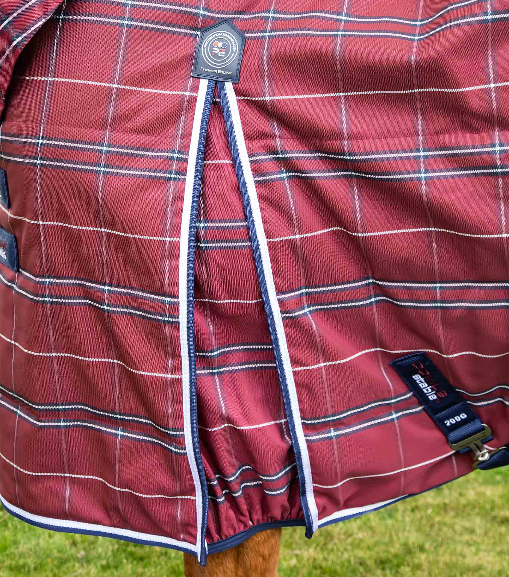 Premier Equine Domus 200g Burgundy Check Stable Rug: Medium Weight Horse Rug with Integrated Neck Cover for Warmth and Comfort
