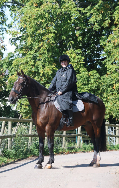 EQUIDRY waterproof horse riding raincoat All Rounder Original thick fleece Women's Black/Grey rider on horse 