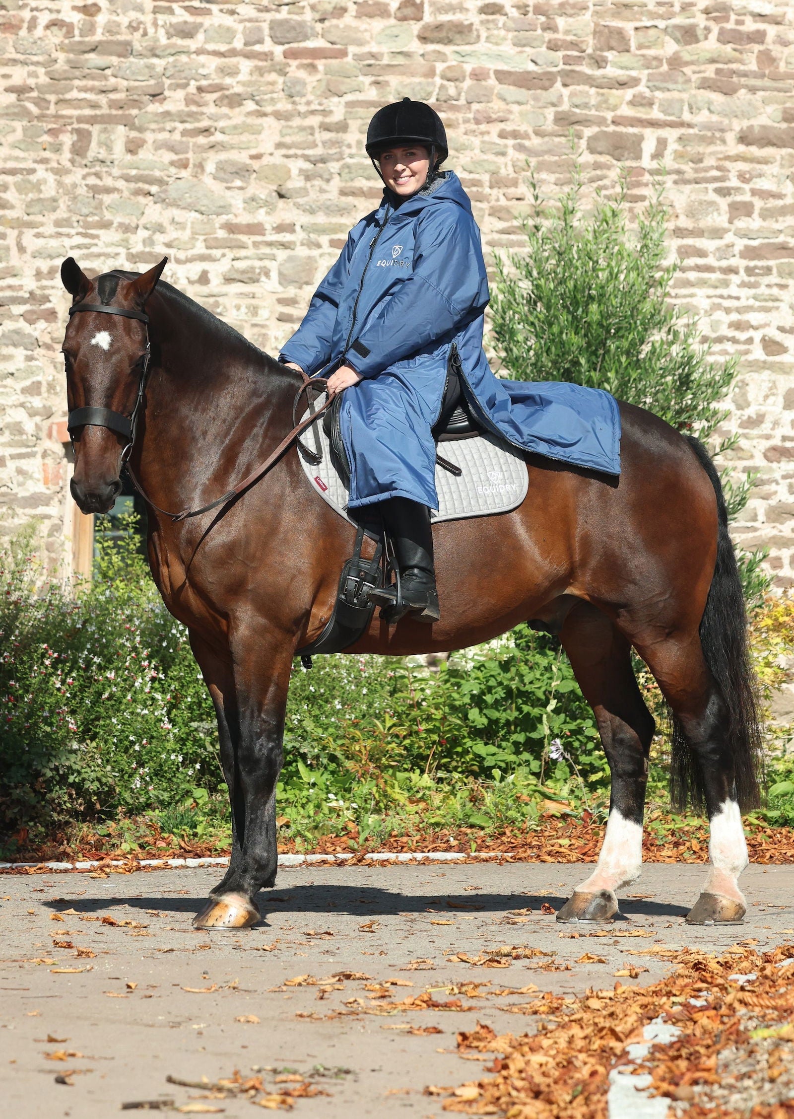 EQUIDRY waterproof horse riding raincoat All Rounder Original thick fleece Women's steel blue on horse