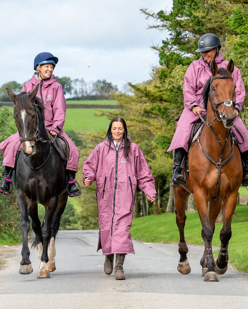 EQUIDRY waterproof horse riding raincoat | All Rounder Original Women's | valerian group shot with horses