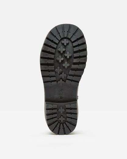 Joules Oakfield Welly Sole: Black short Wellington boot with high grip tread pattern for stability on wet or slippery ground.