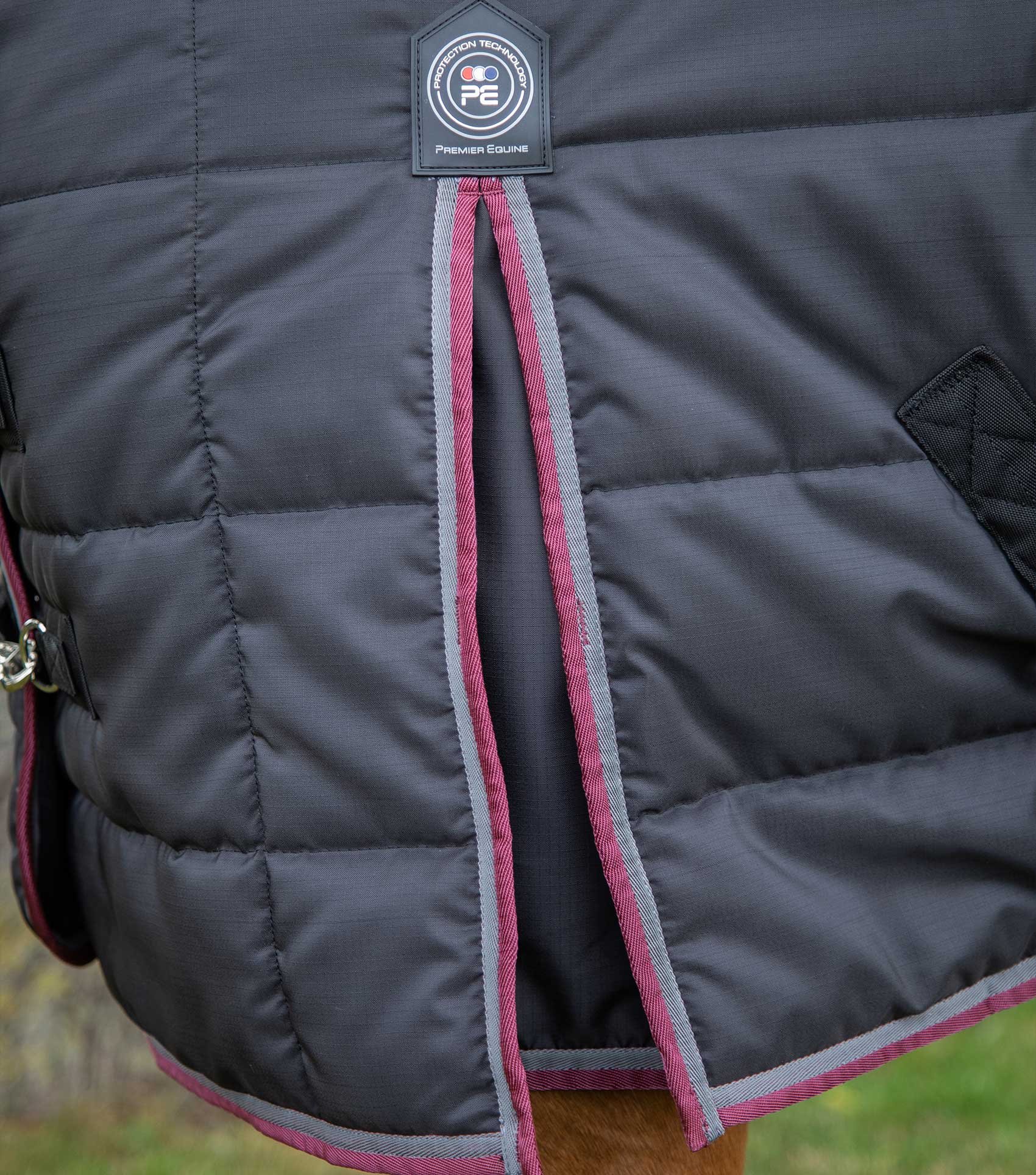 Premier Equine Garissa Stable Rug 200g Navy: Quilted horse blanket detail with brand logo and trim. Equestrian comfort.