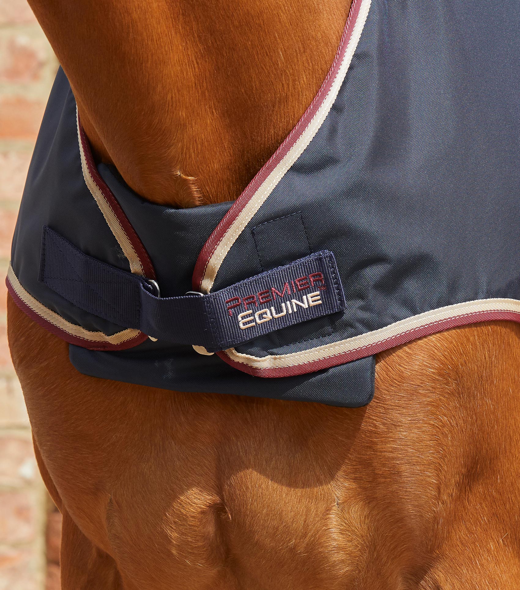 Premier Equine Horse Walker Rug 0g Navy. Waterproof, breathable horse rug for walker and lungeing. Equiflair.